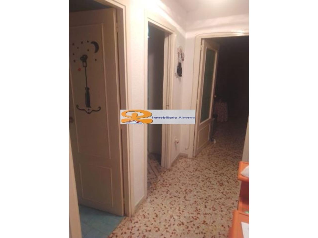For sale of flat in Almería