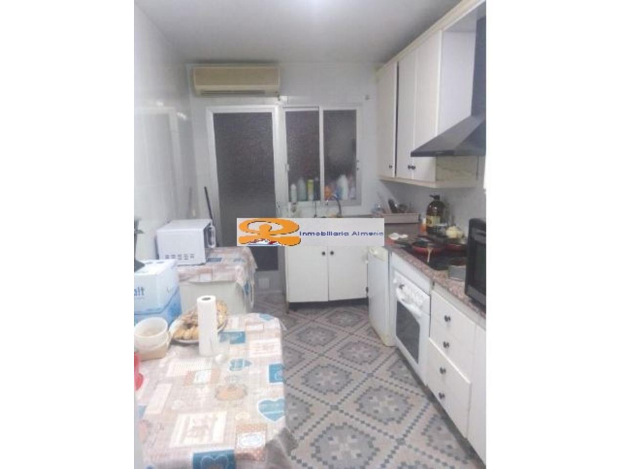 For sale of flat in Almería