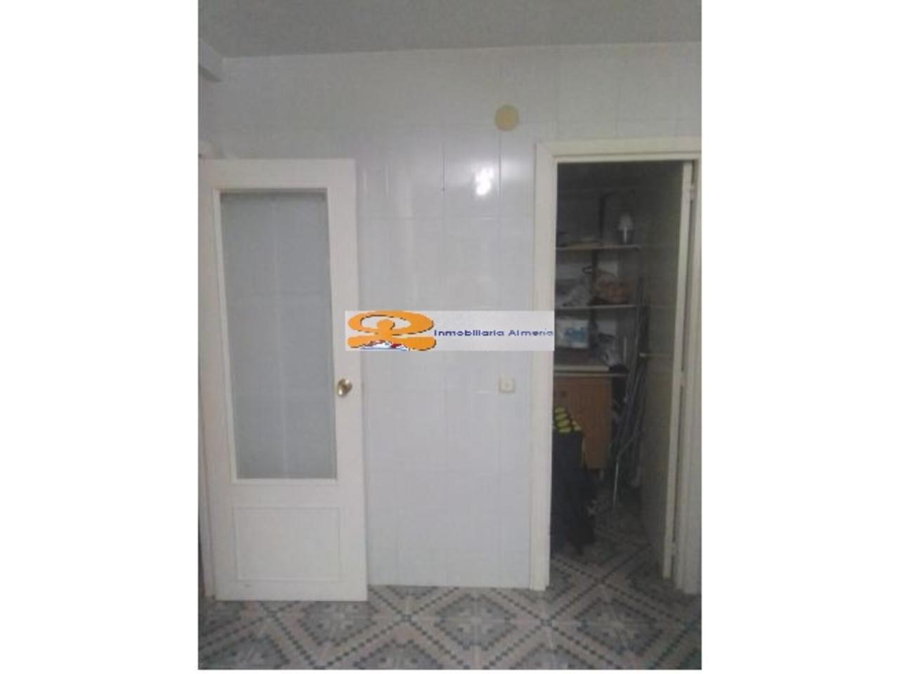 For sale of flat in Almería