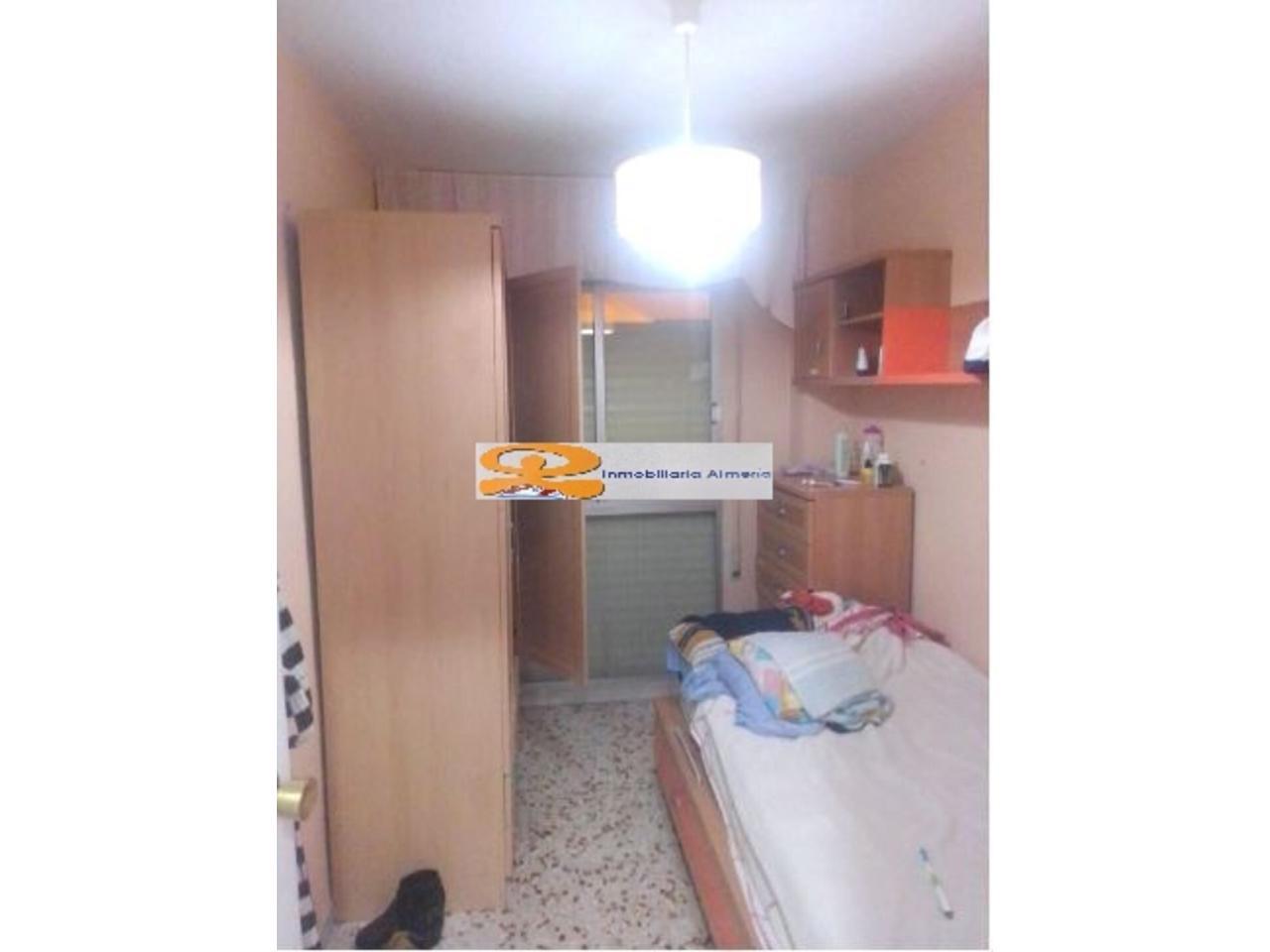 For sale of flat in Almería