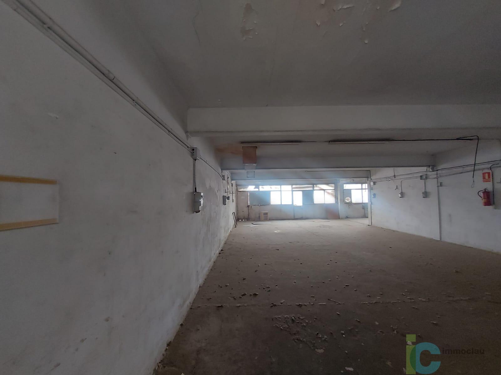 For sale of industrial plant/warehouse in L Hospitalet de Llobregat