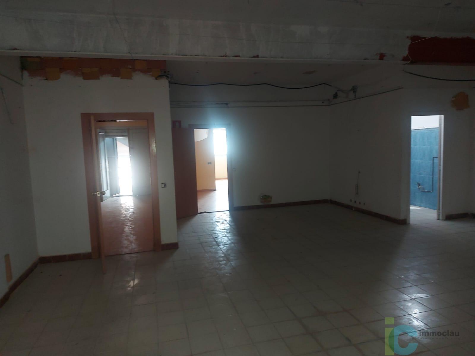 For sale of industrial plant/warehouse in L Hospitalet de Llobregat
