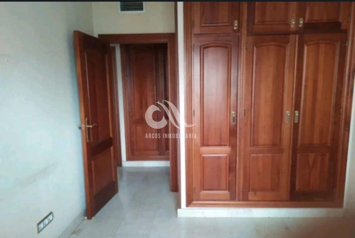 For sale of flat in Córdoba