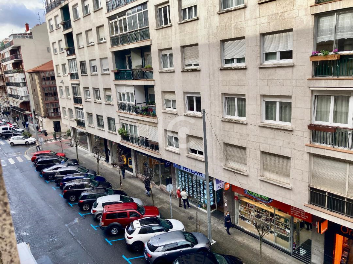 For sale of flat in Getxo