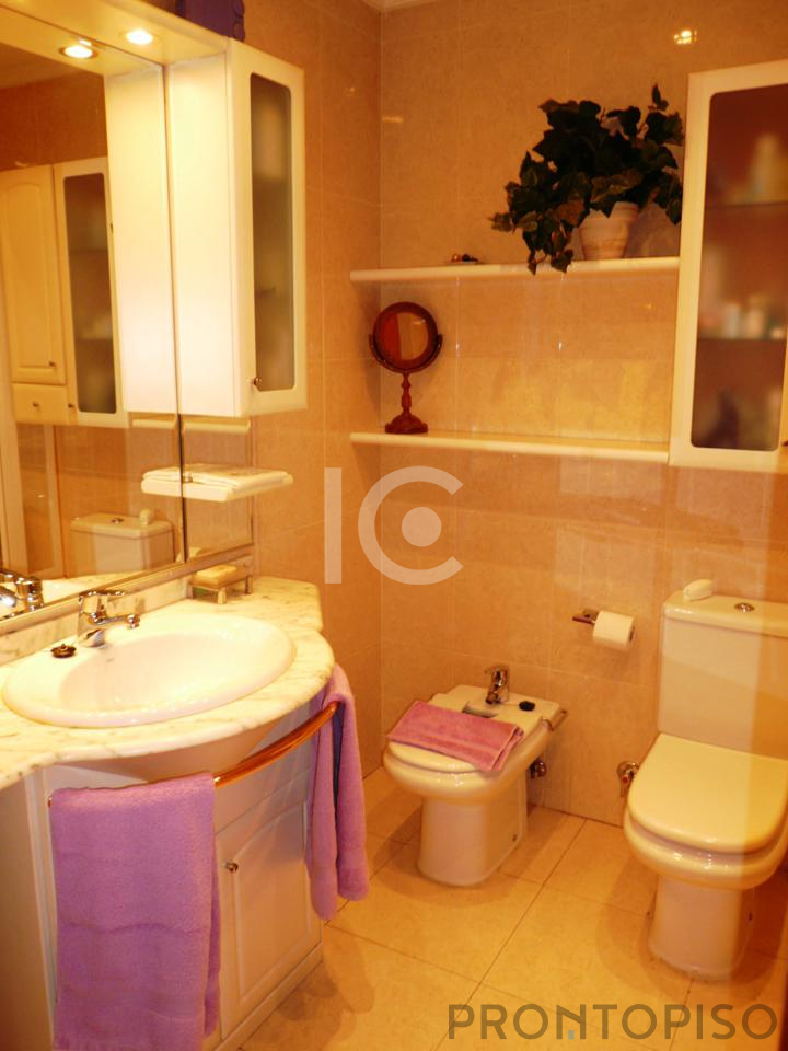 For sale of flat in Getxo