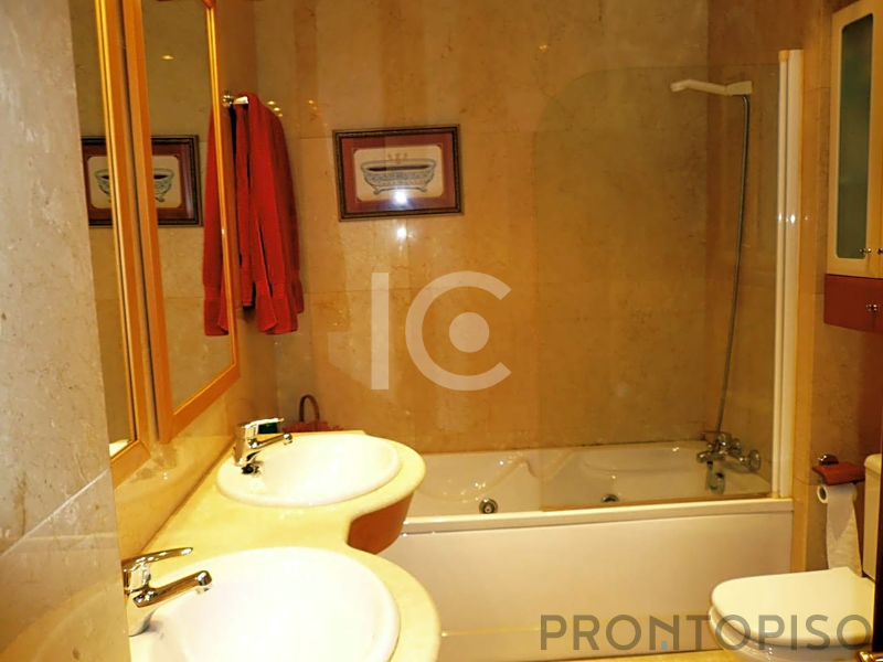 For sale of flat in Getxo