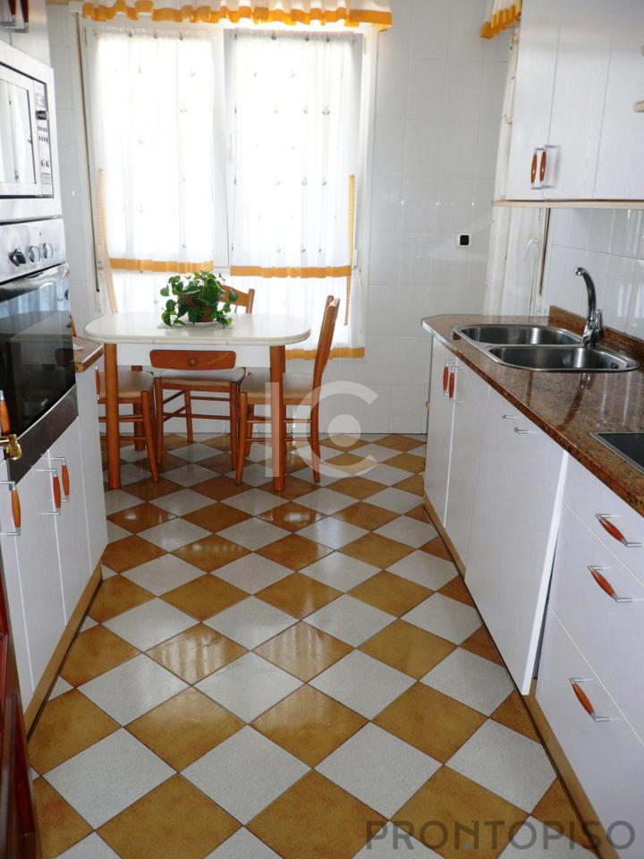 For sale of flat in Getxo