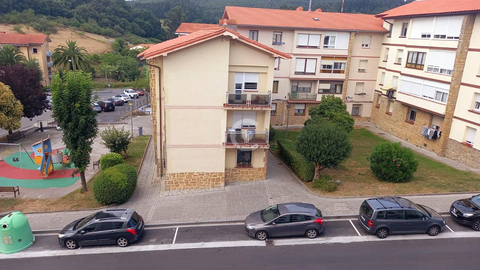 For sale of flat in Urduliz