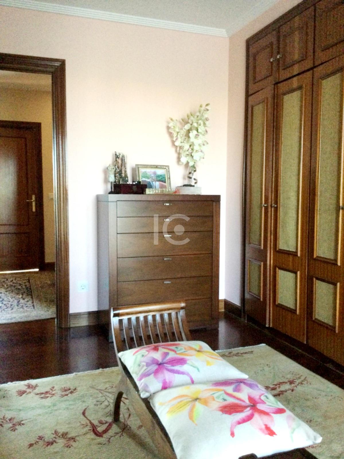 For sale of chalet in Urduliz