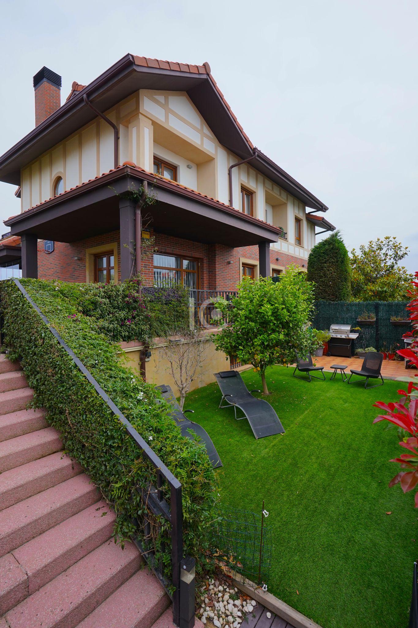 For sale of chalet in Sopelana