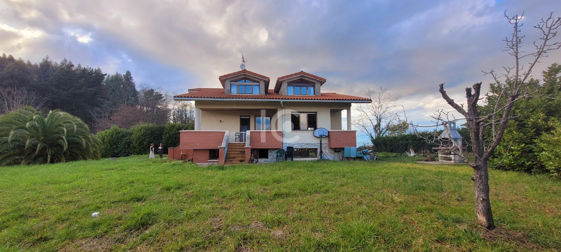 For sale of chalet in Plentzia