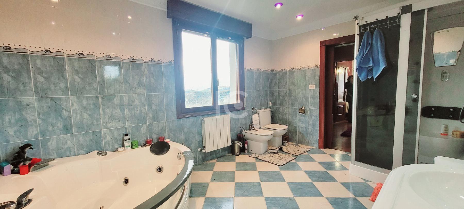For sale of chalet in Plentzia