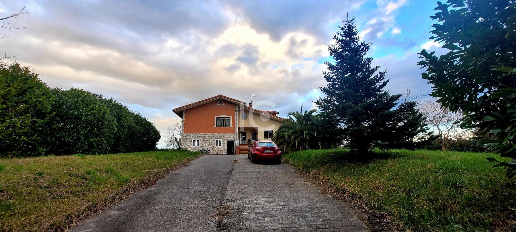 For sale of chalet in Plentzia