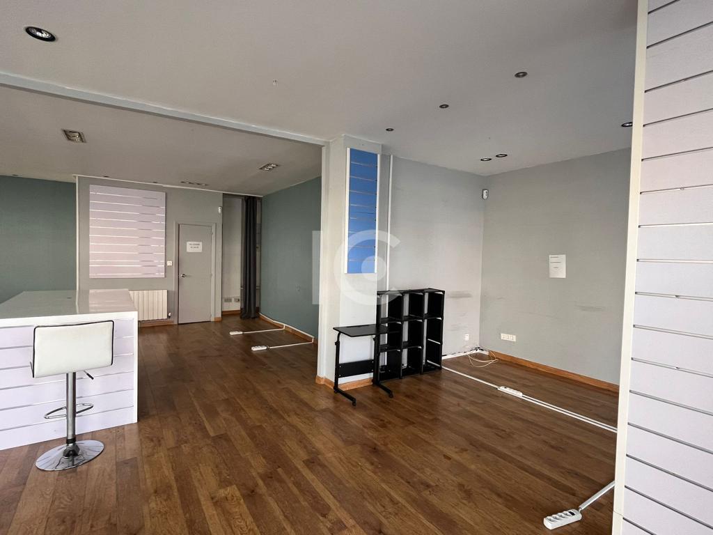 For rent of commercial in Berango