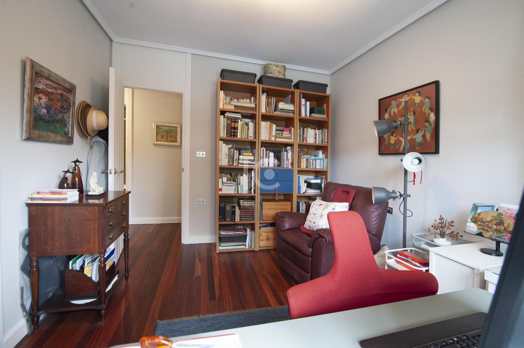 For sale of flat in Getxo