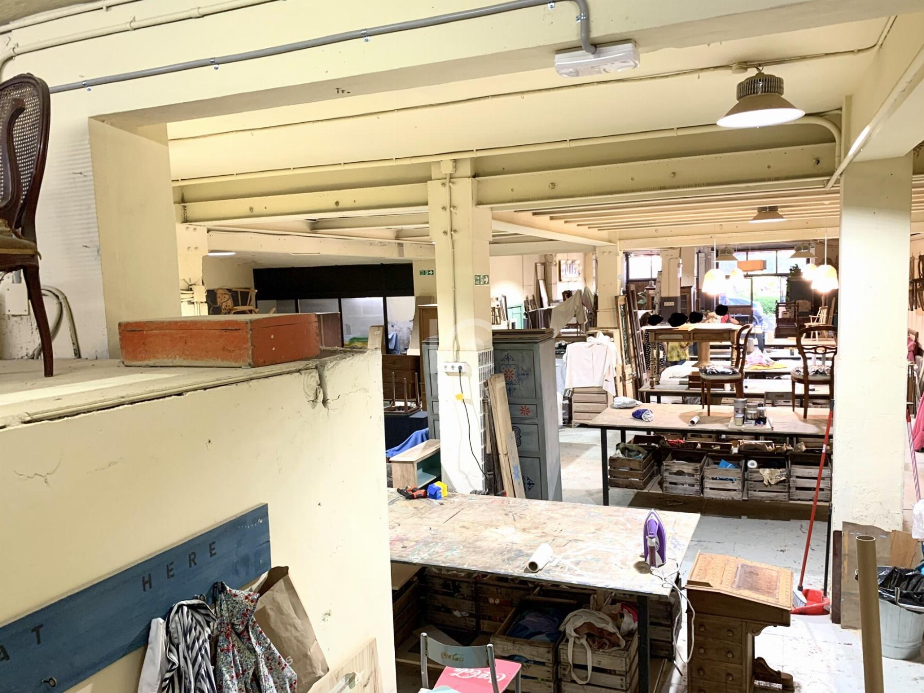 For sale of commercial in Berango