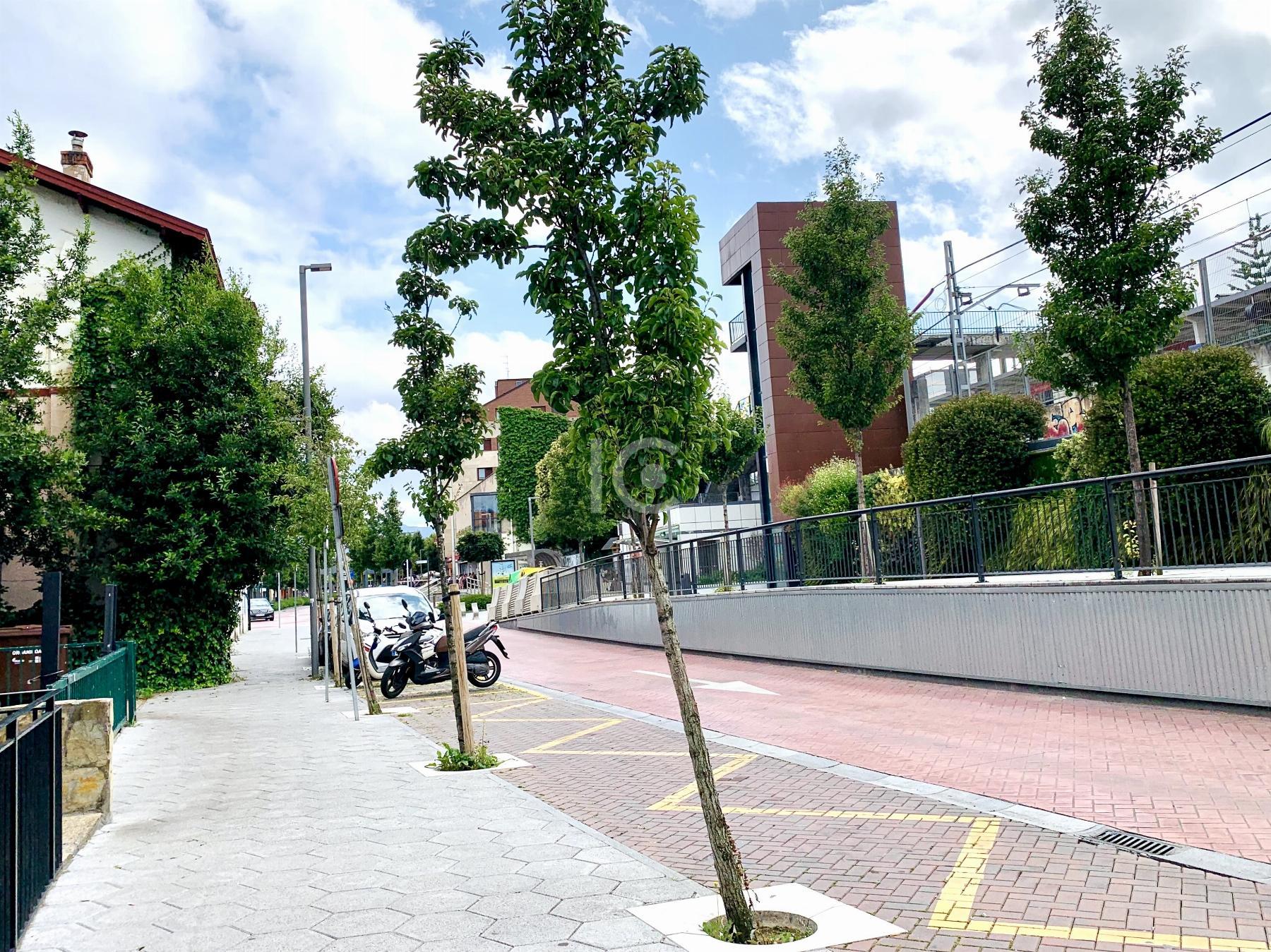 For sale of commercial in Berango