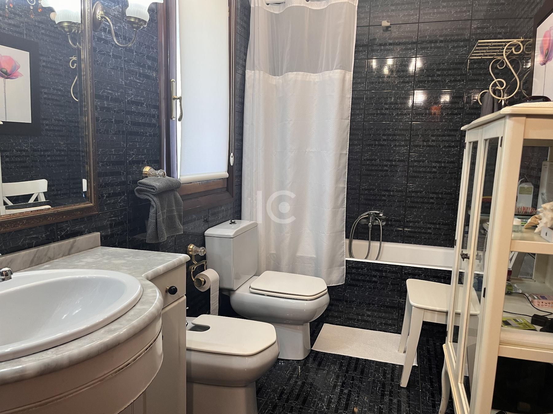 For sale of chalet in Leioa