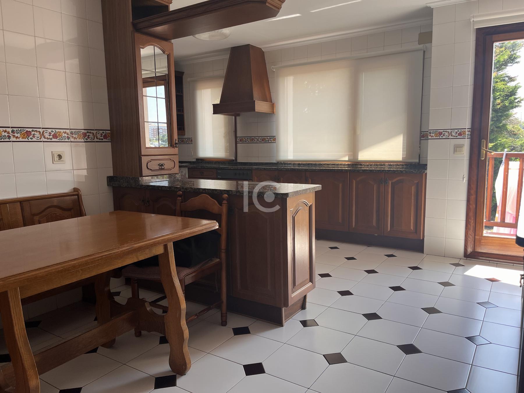 For sale of chalet in Leioa