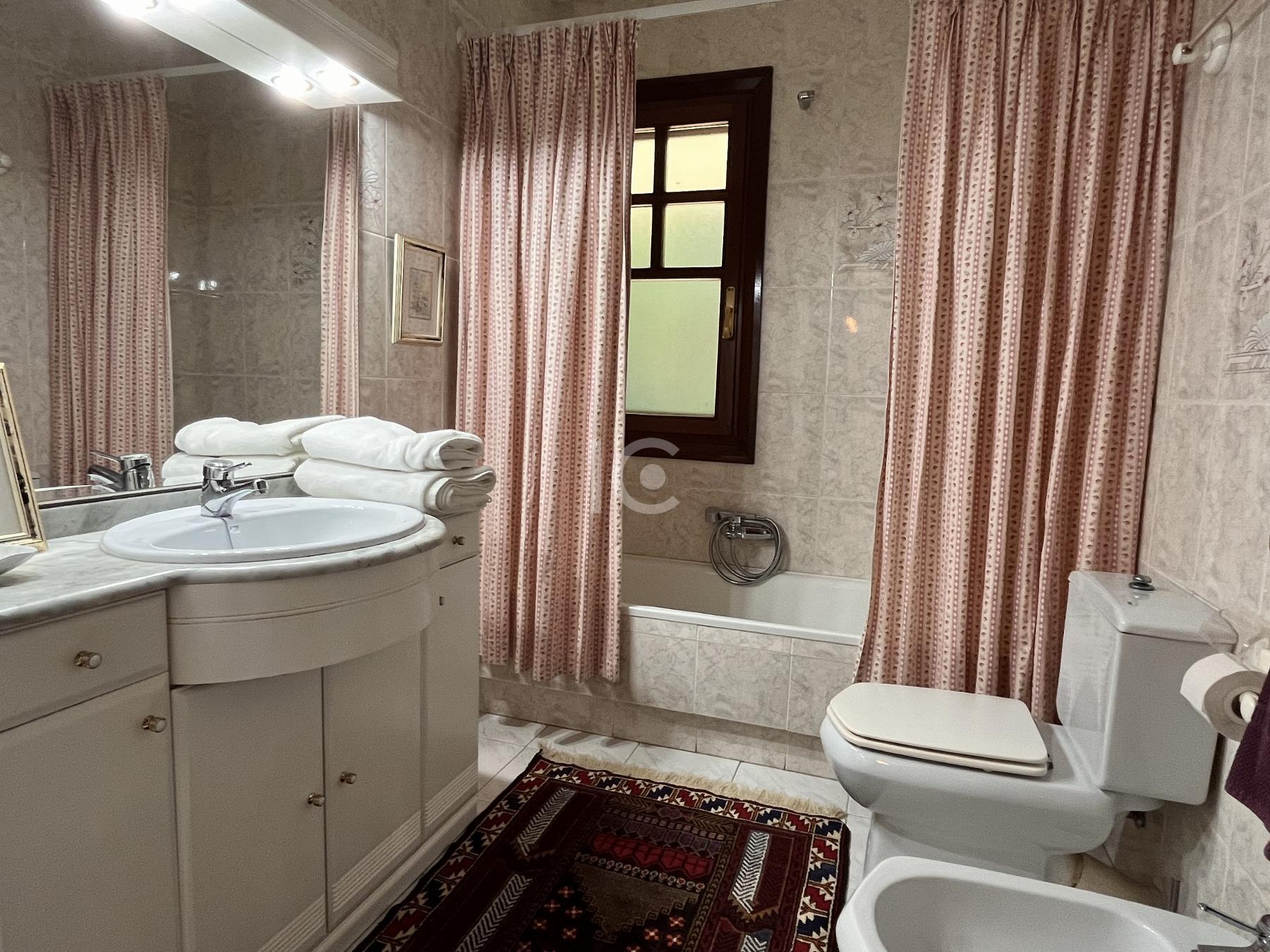 For sale of chalet in Leioa