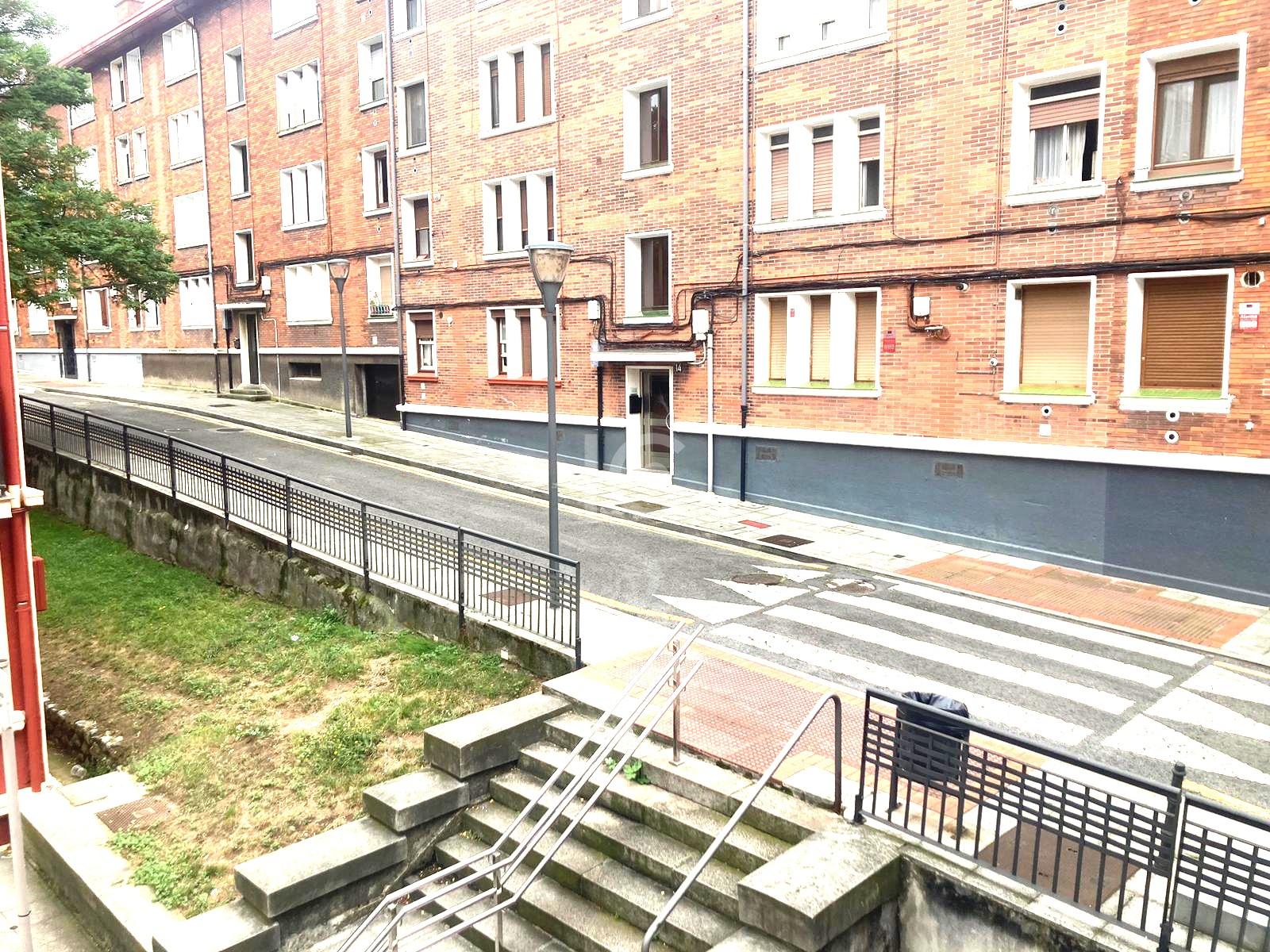 For sale of flat in Sestao