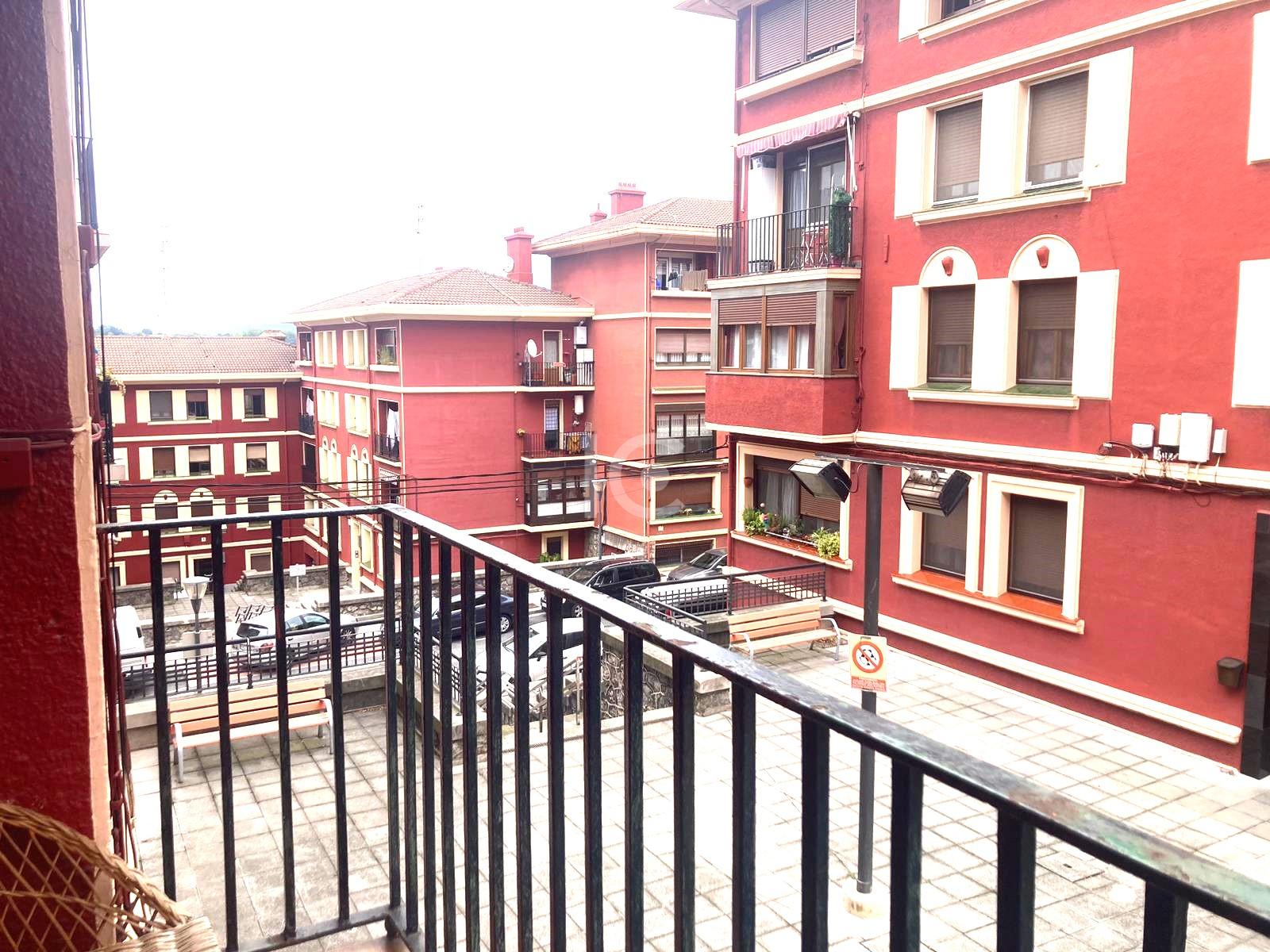 For sale of flat in Sestao
