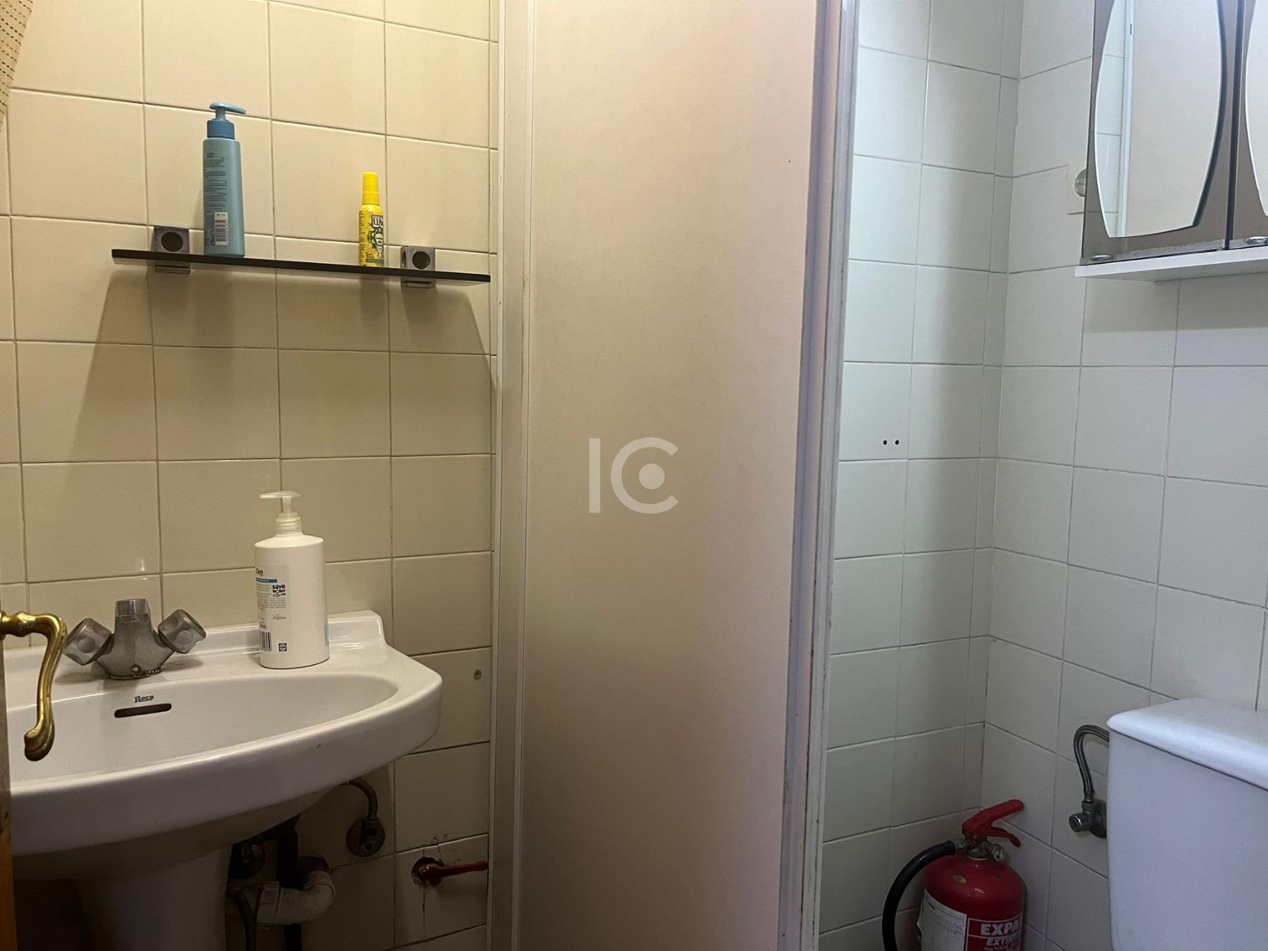 For sale of commercial in Algorta