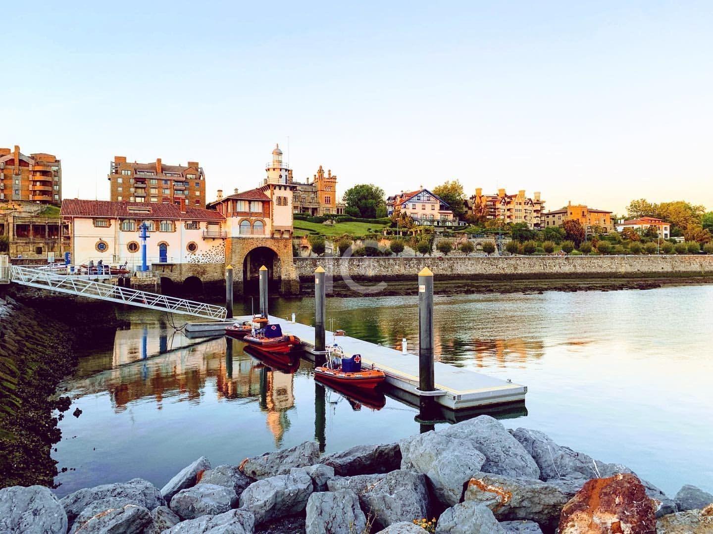 For sale of chalet in Getxo