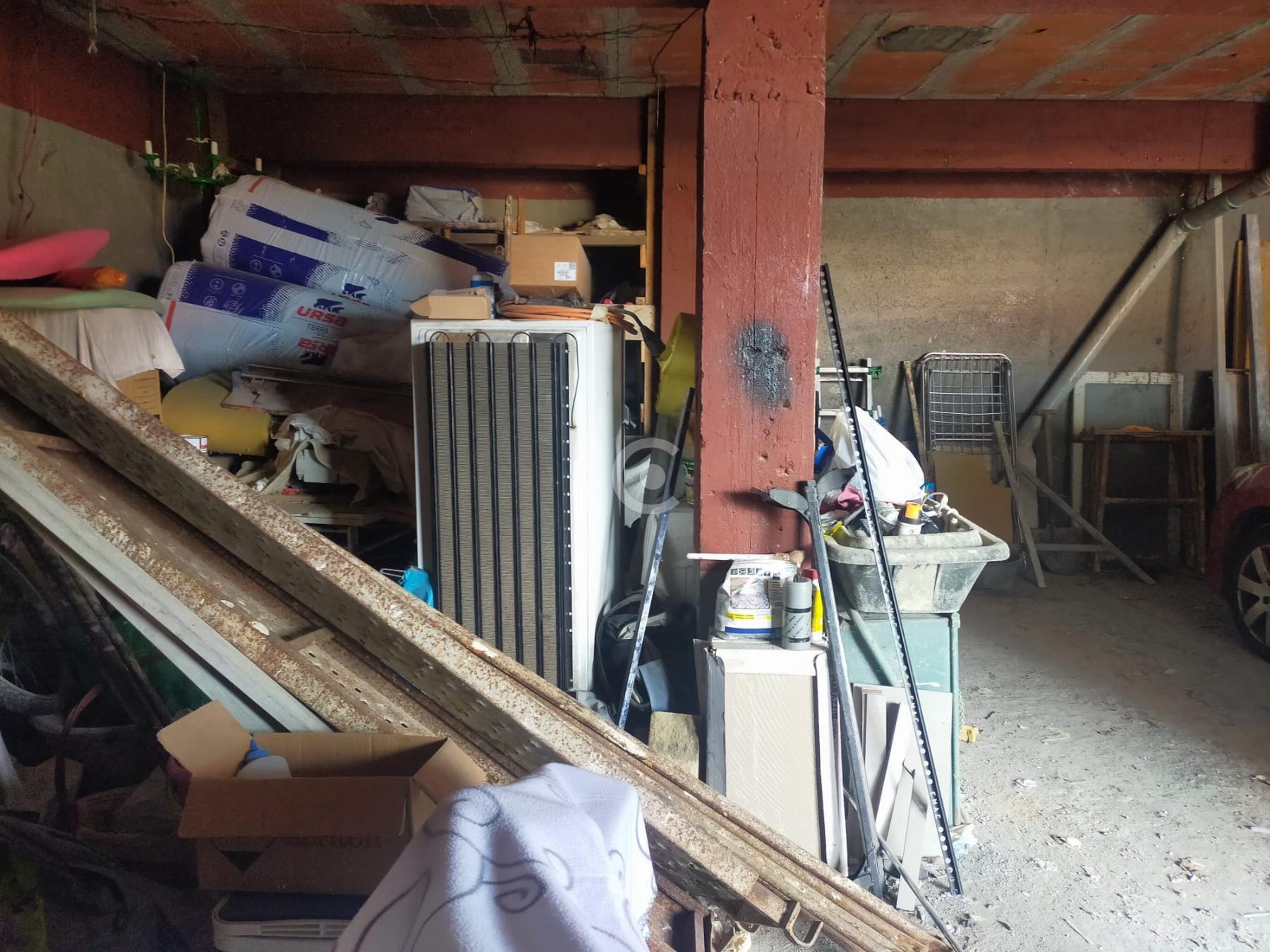 For sale of storage room in Berango