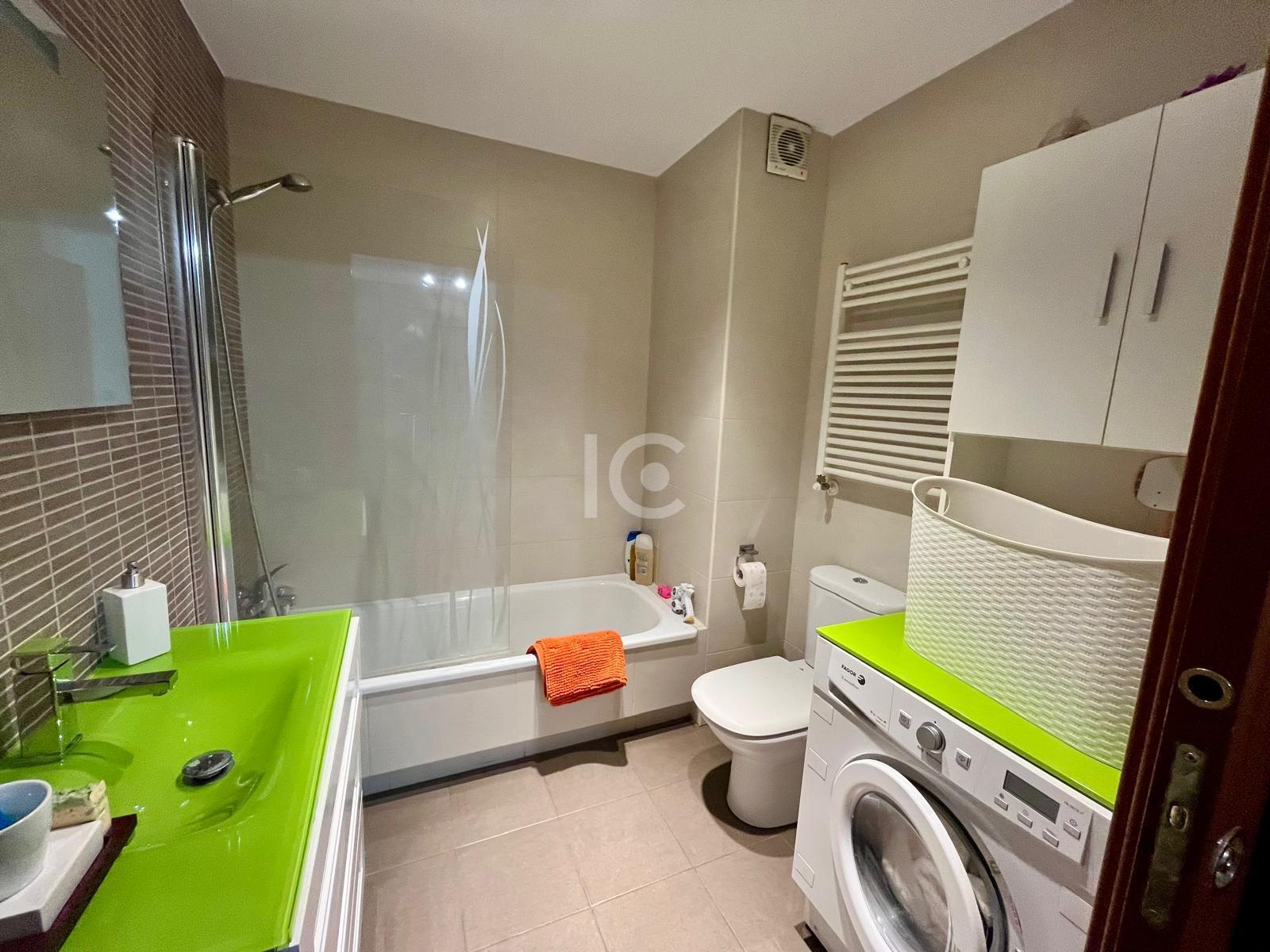 For sale of chalet in Barakaldo