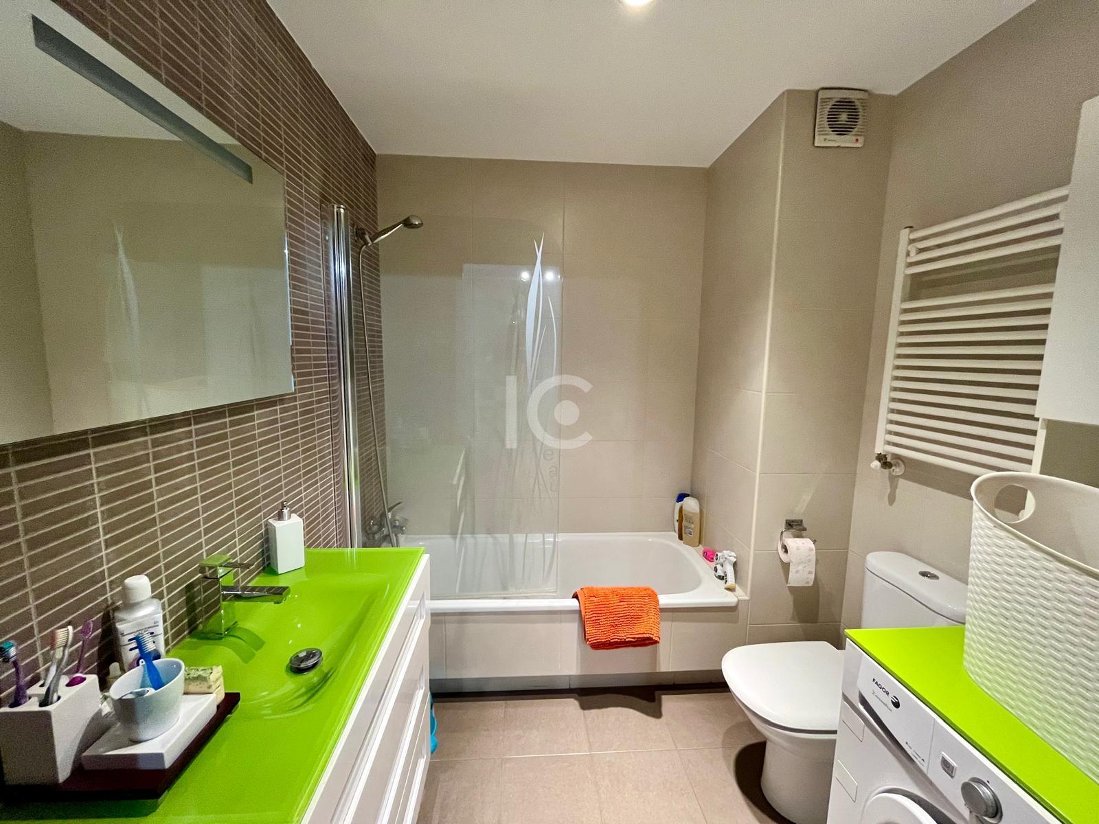 For sale of chalet in Barakaldo