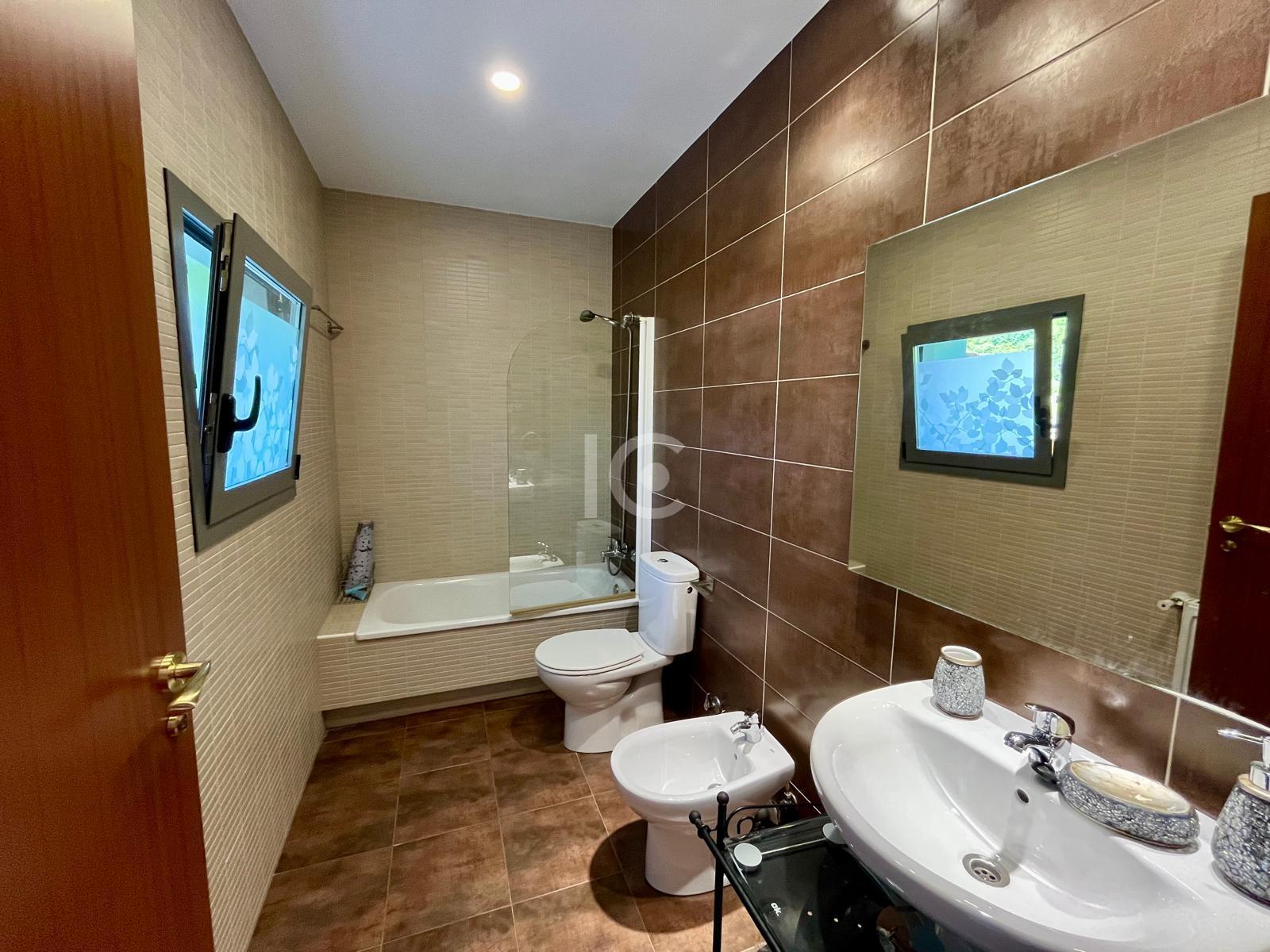 For sale of chalet in Barakaldo