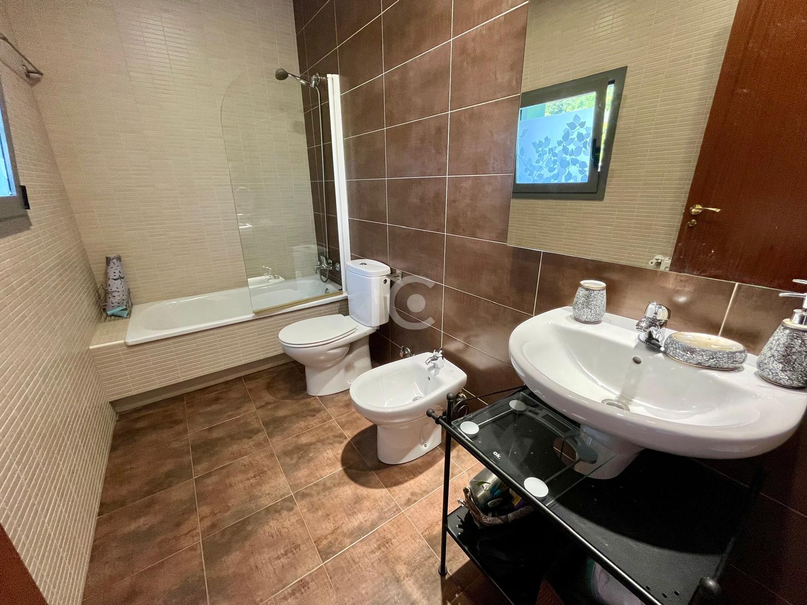 For sale of chalet in Barakaldo