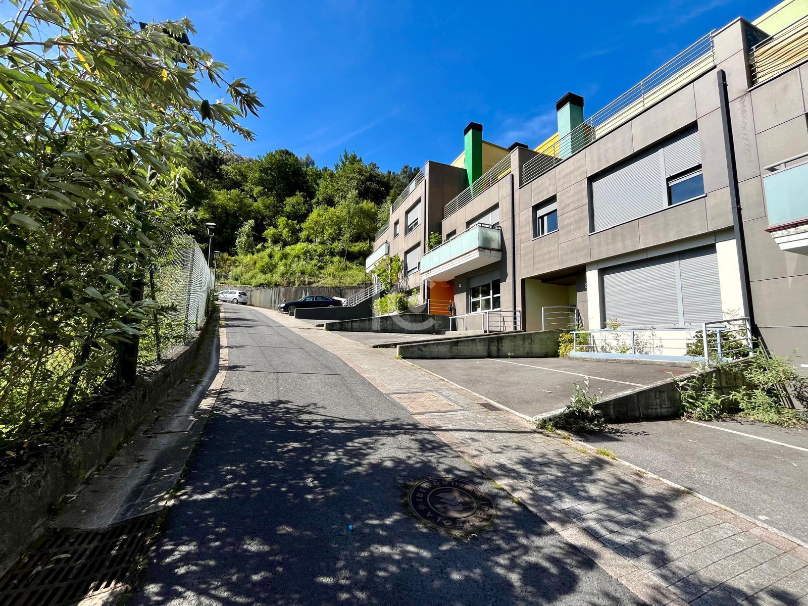 For sale of chalet in Barakaldo