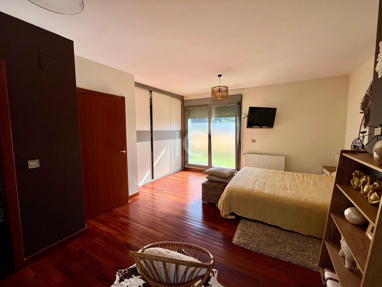 For sale of chalet in Barakaldo