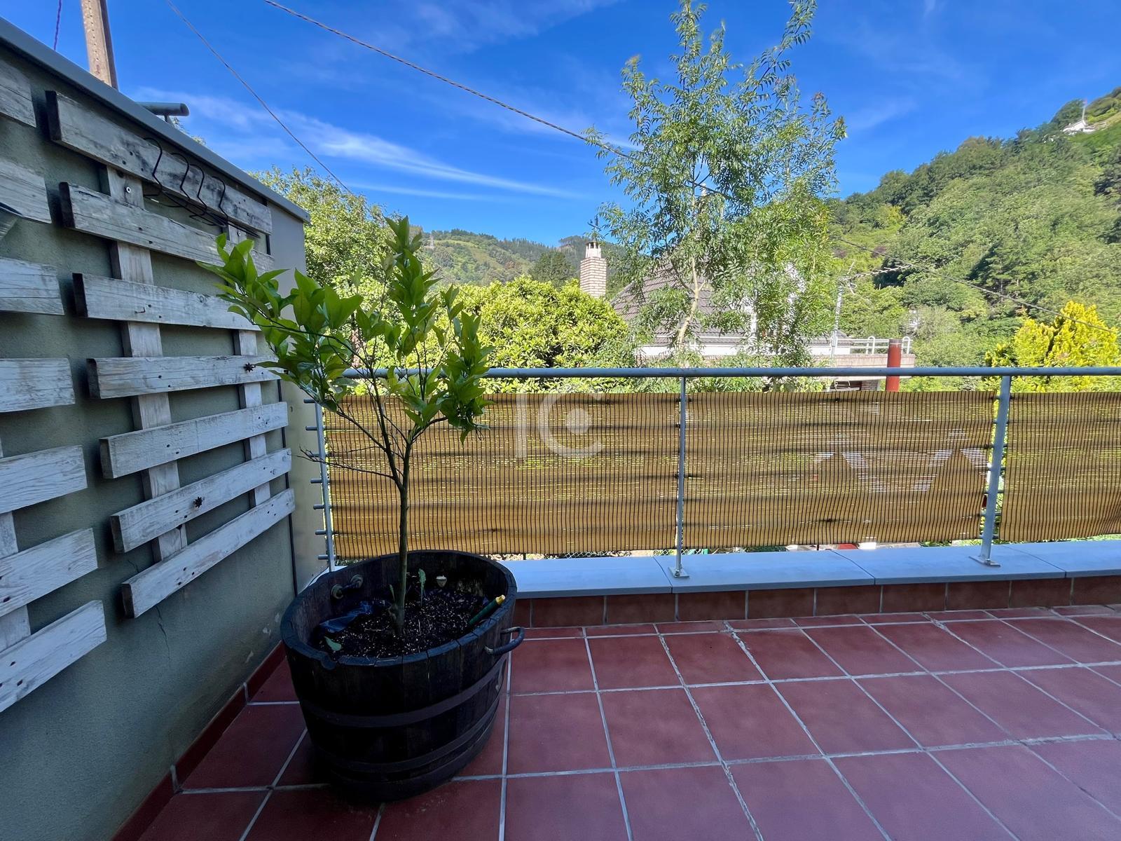 For sale of chalet in Barakaldo