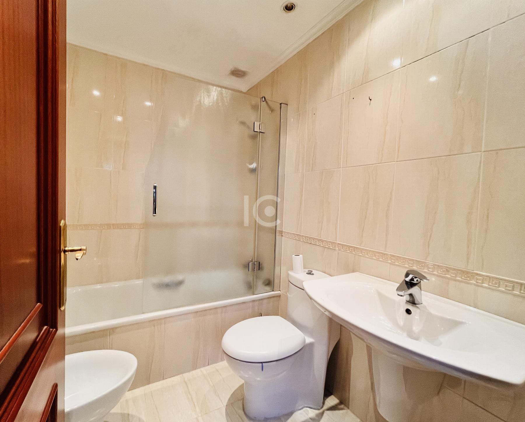 Suite bathroom