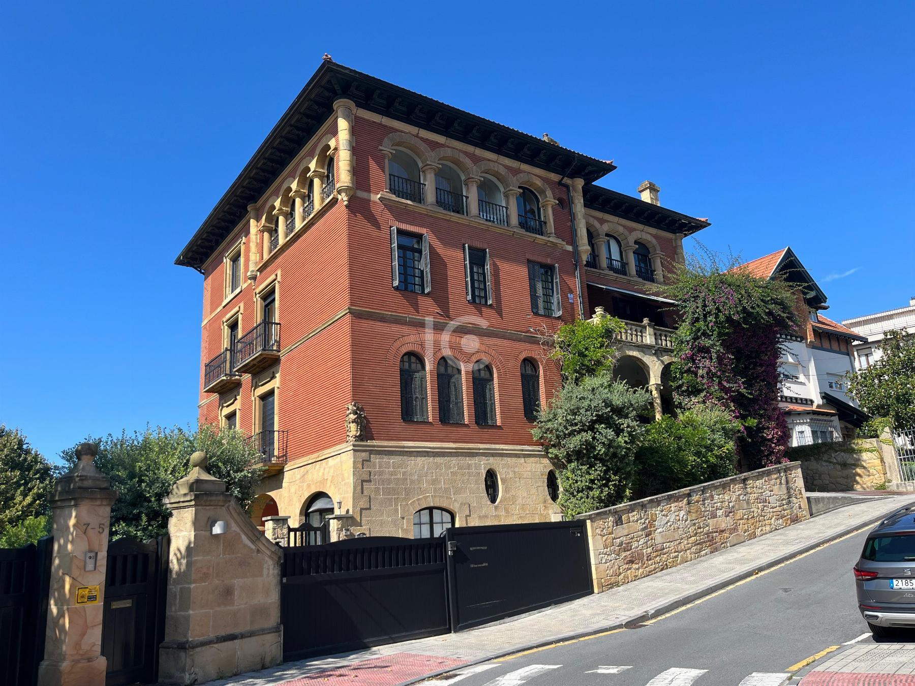 For sale of duplex in Getxo