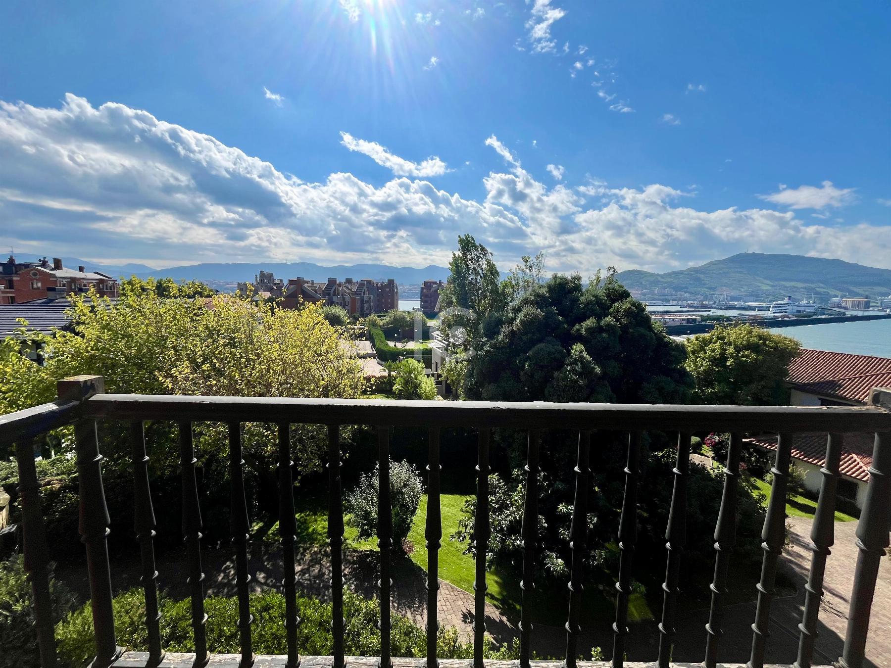 For sale of duplex in Getxo