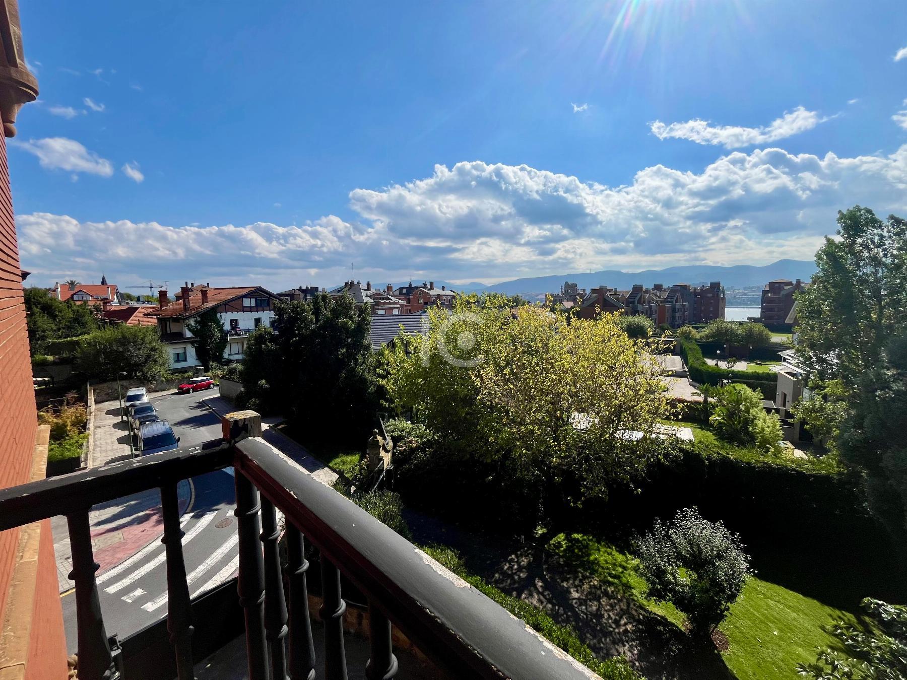 For sale of duplex in Getxo