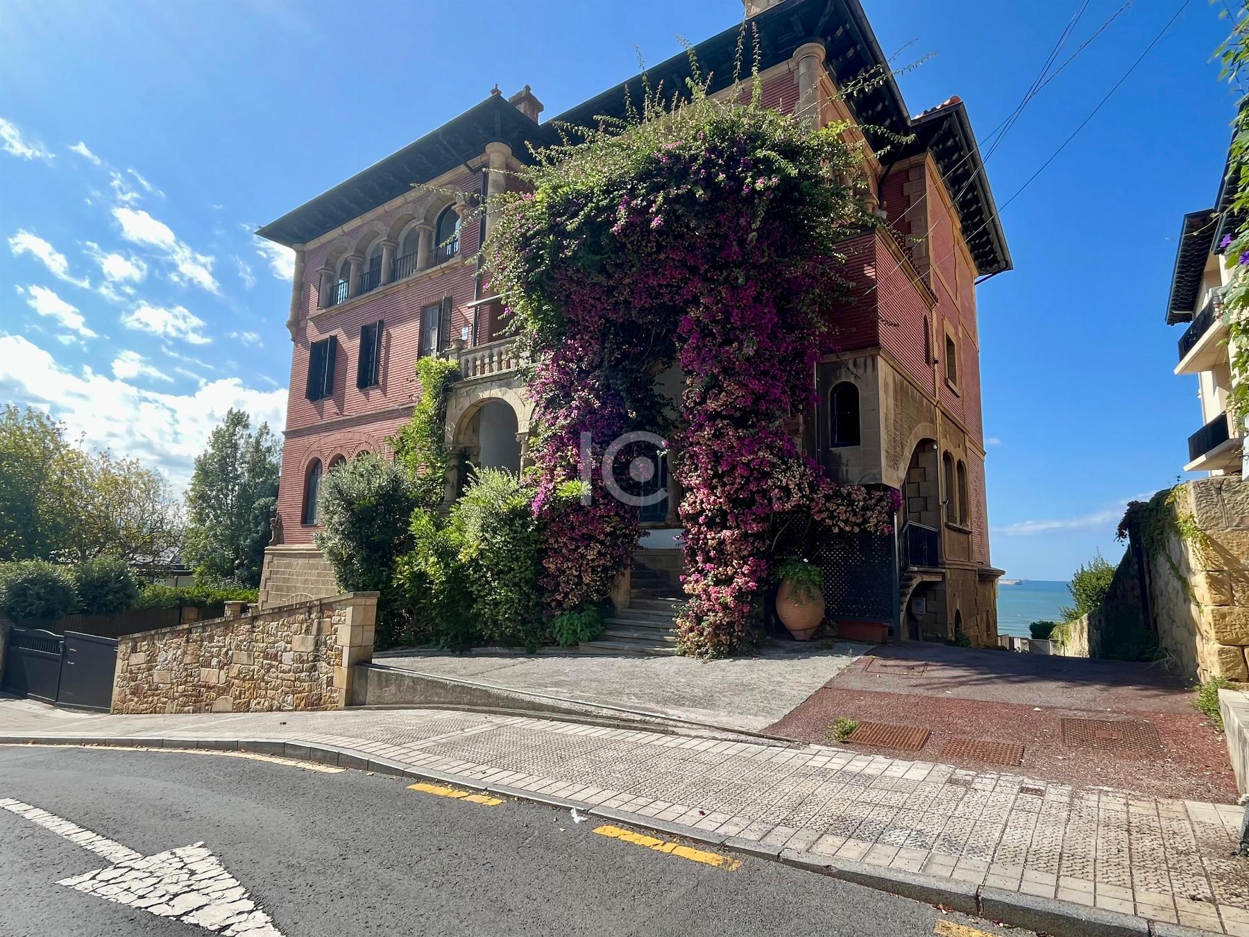 For sale of duplex in Getxo
