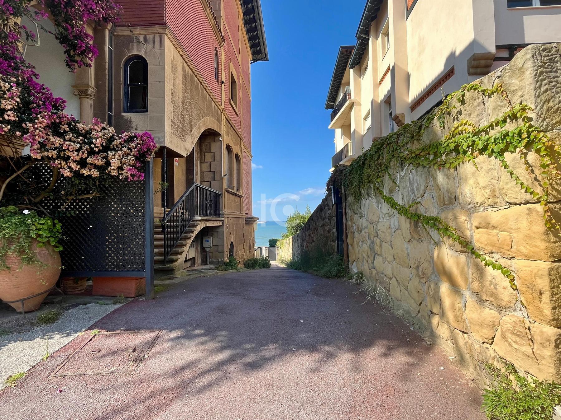 For sale of duplex in Getxo
