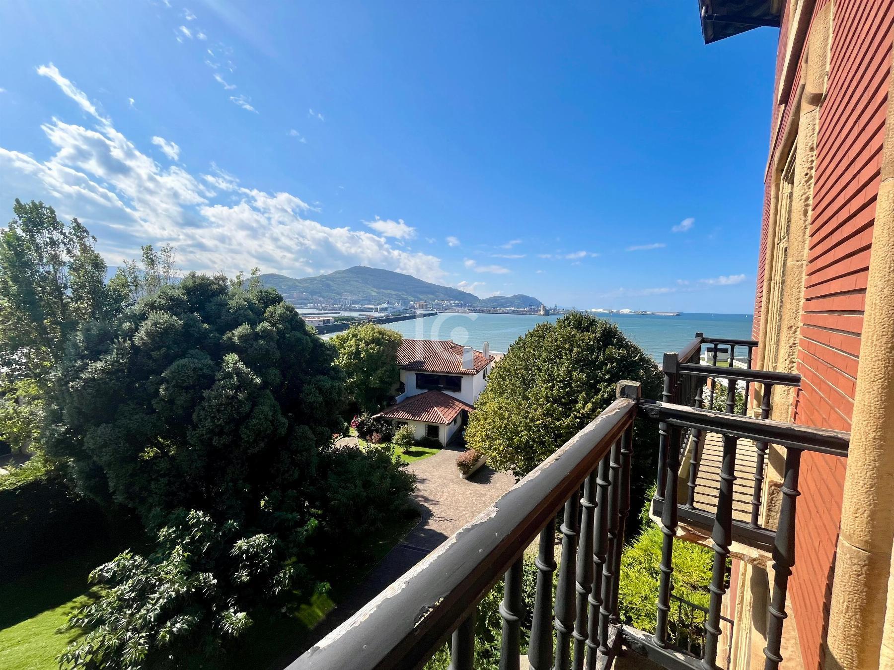 For sale of duplex in Getxo