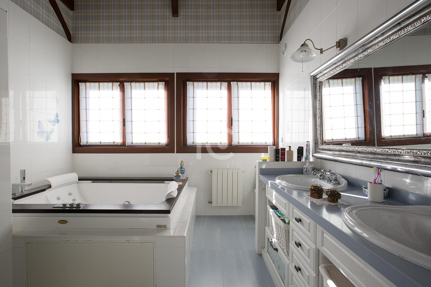 For sale of chalet in Zeanuri