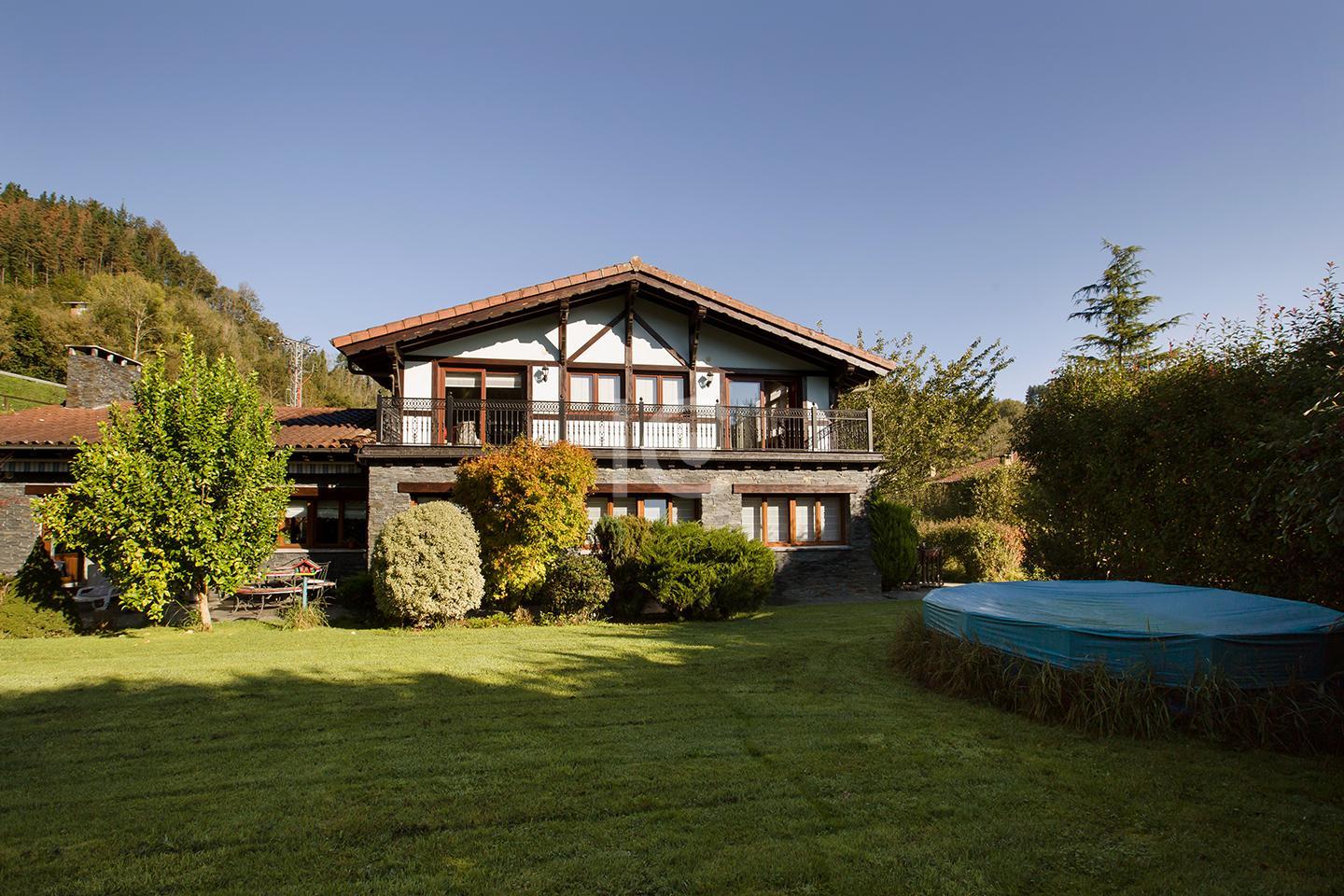 For sale of chalet in Zeanuri