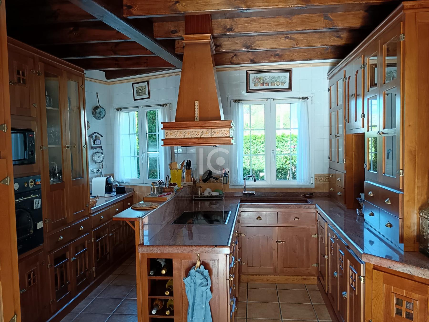 For sale of chalet in Castro-Urdiales