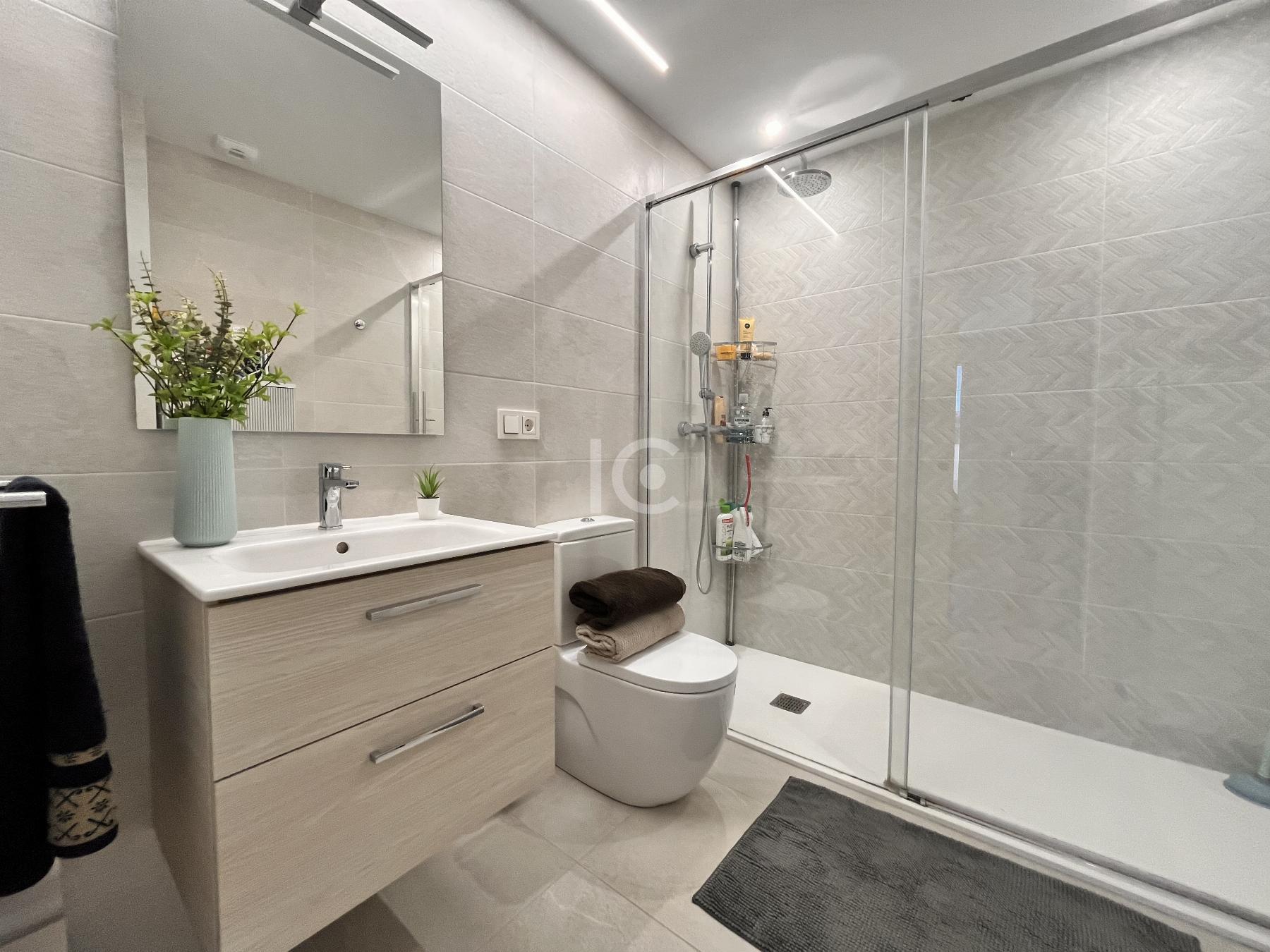 Suite bathroom