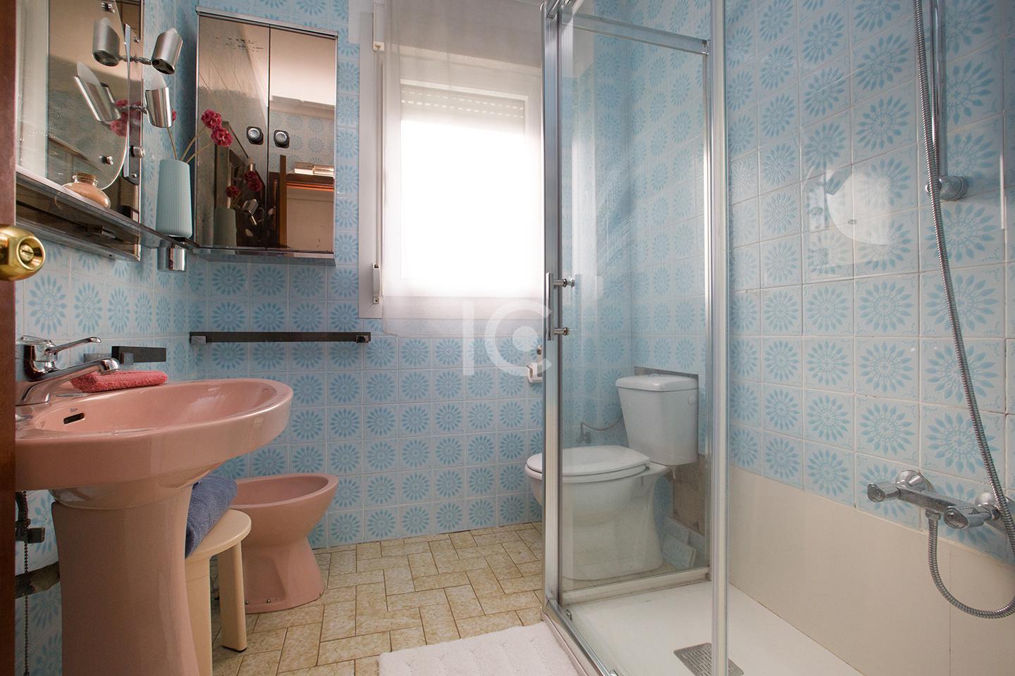Suite bathroom