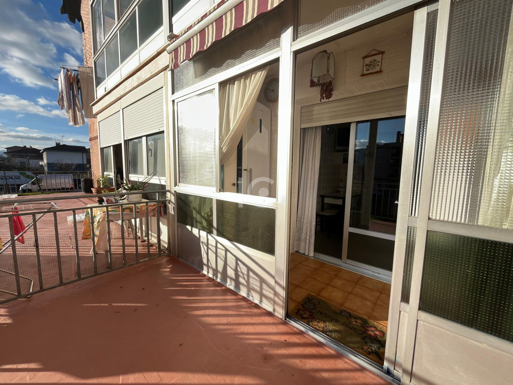 For sale of flat in Derio