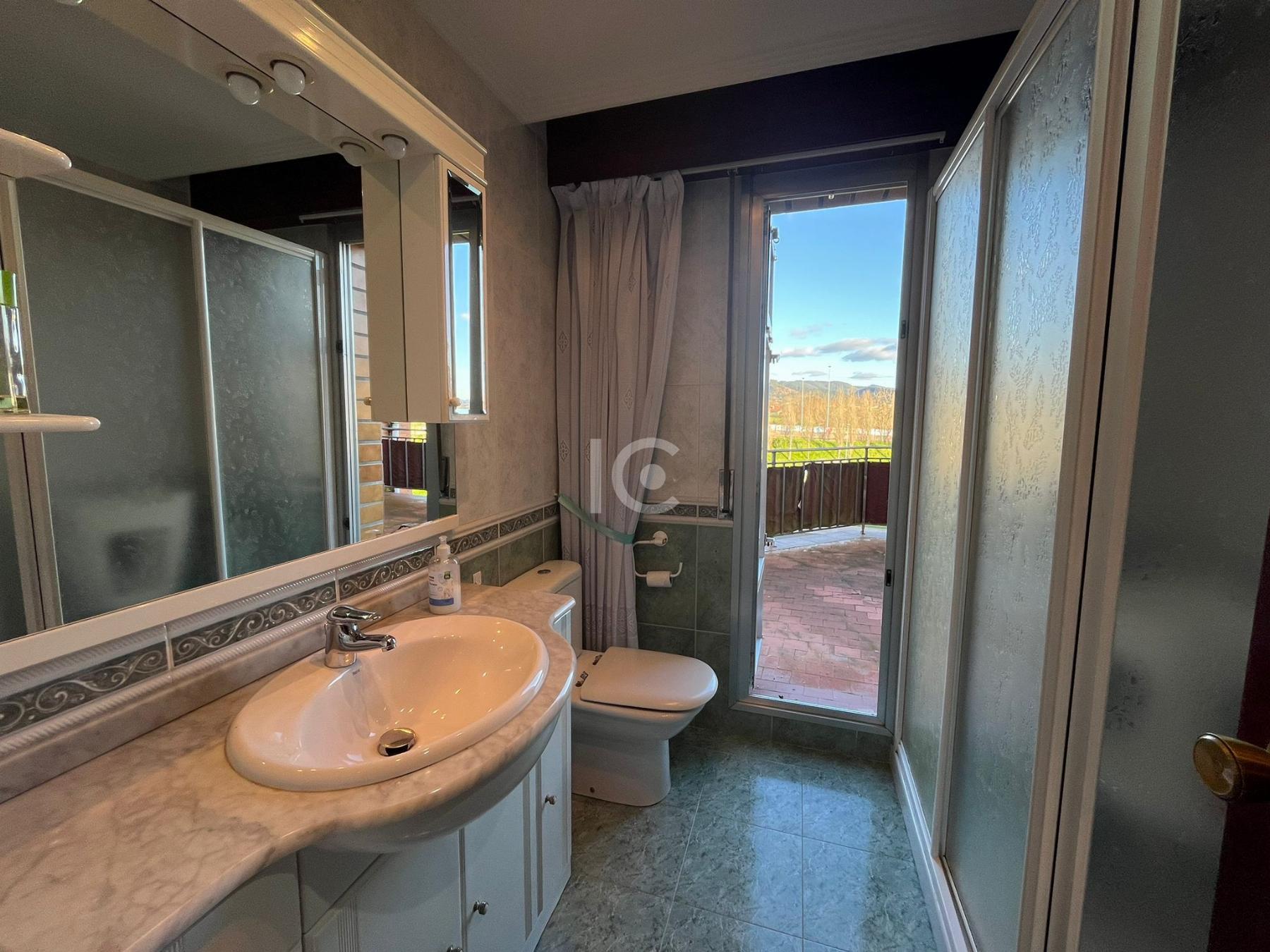 For sale of flat in Derio